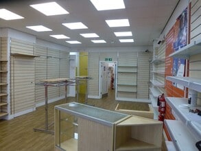 4 Croft Para, Walsall to rent Interior Photo- Image 2 of 3