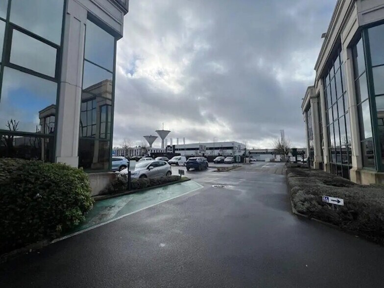 3 Avenue Du Québec, Villebon-sur-Yvette to rent - Building Photo - Image 2 of 4