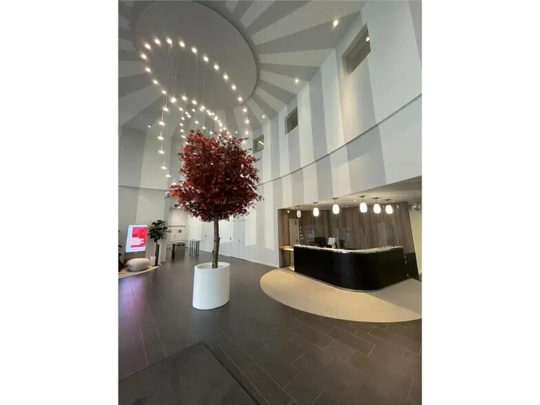 36-42 Avenue Pierre Lefaucheux, Boulogne-Billancourt to rent - Building Photo - Image 2 of 10