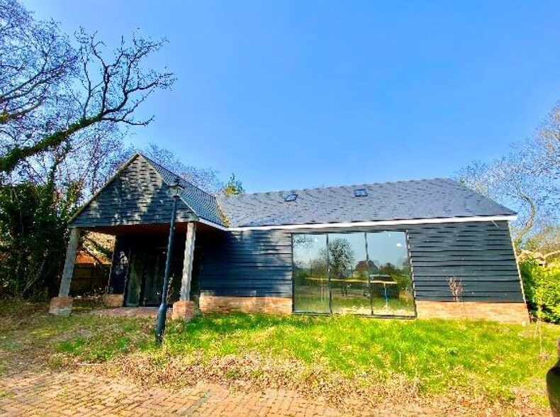 Dunstable Rd, Studham to rent - Primary Photo - Image 1 of 1