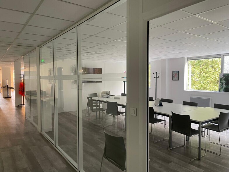 Office in Créteil to rent - Interior Photo - Image 2 of 7