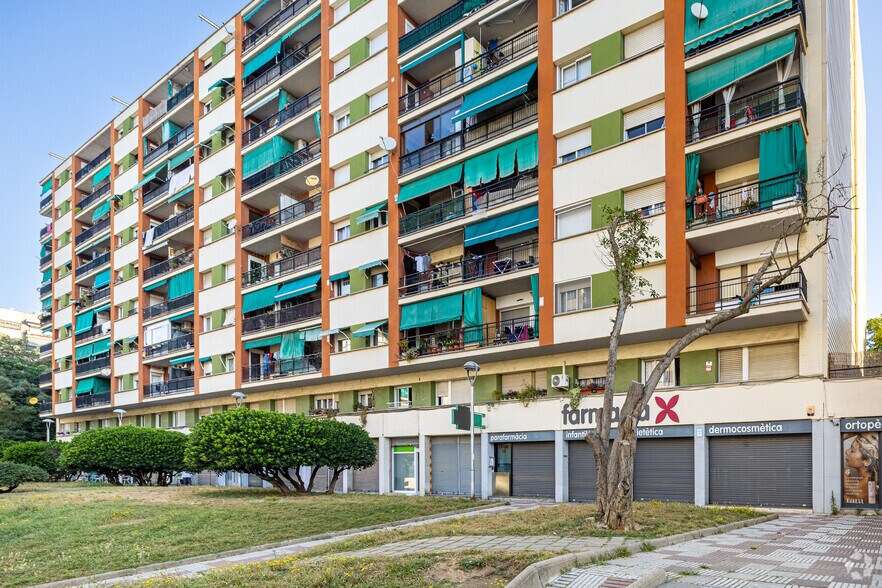 Retail in Rubí, Barcelona to rent - Building Photo - Image 2 of 5