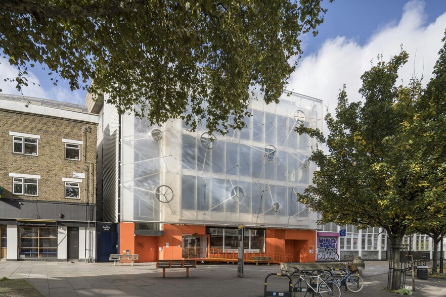 125-127 Mare St, London to rent - Building Photo - Image 2 of 16