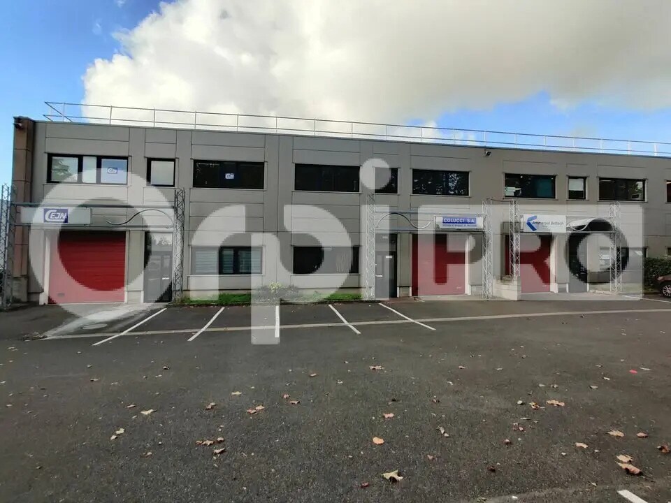 Light Industrial in Bondoufle to rent Building Photo- Image 1 of 5
