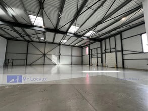 Industrial in Le Thillay to rent Interior Photo- Image 2 of 5