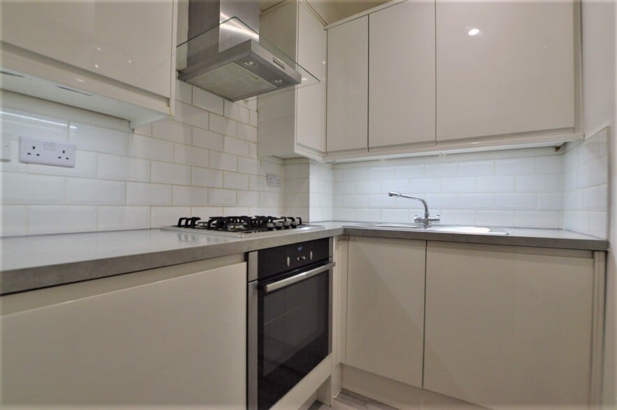 58 Church Rd, London for sale - Interior Photo - Image 3 of 5