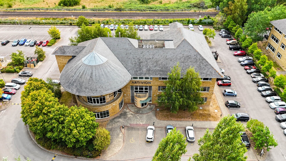 Old Portsmouth Rd, Guildford to rent - Building Photo - Image 2 of 2