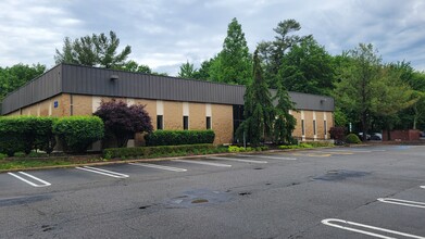 33 Cotters Ln, East Brunswick, NJ for rent Building Photo- Image 1 of 10