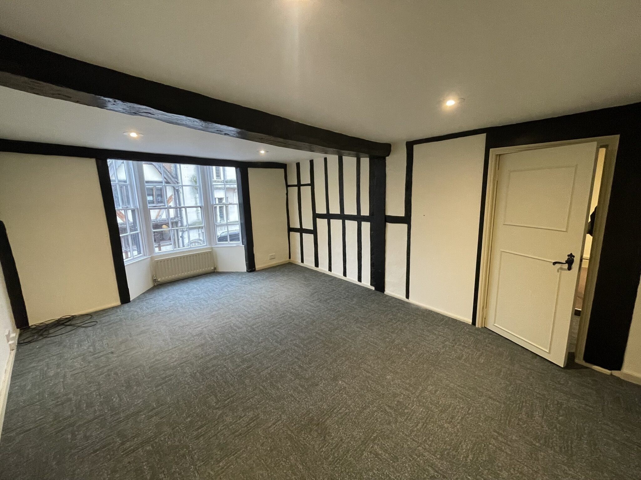41-42 Cornmarket St, Oxford to rent Interior Photo- Image 1 of 3