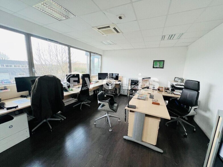 Light Industrial in Moissy-Cramayel to rent - Interior Photo - Image 3 of 5