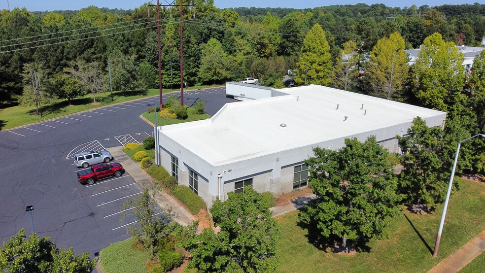 1631 NW Maynard Rd, Cary, NC for rent - Building Photo - Image 1 of 3