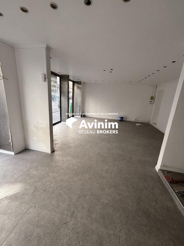 Retail in Paris to rent Interior Photo- Image 1 of 4