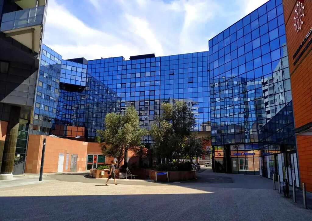 Location Bureaux 1 043 m² - Photo 1