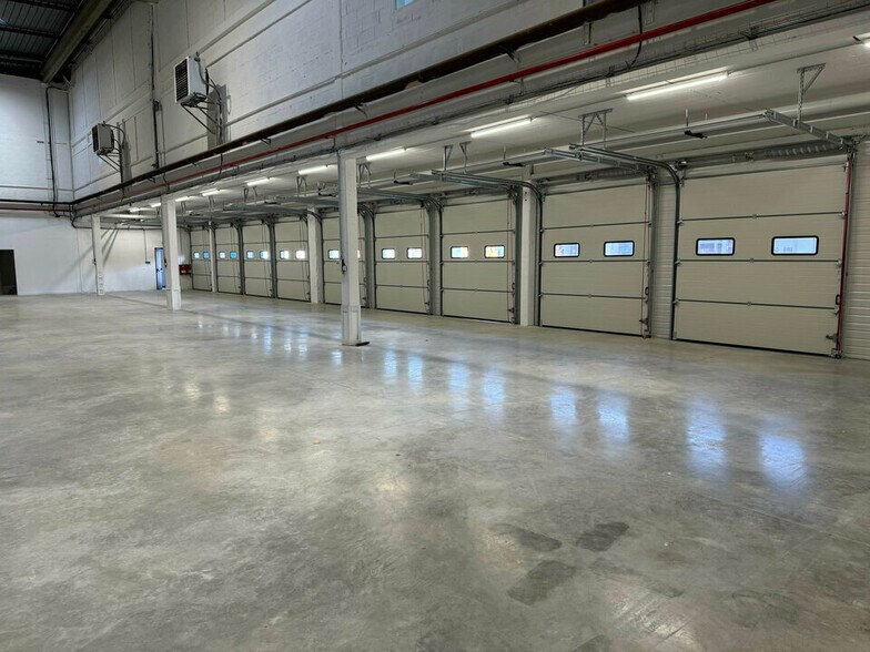 Industrial in Aulnay-sous-Bois to rent - Building Photo - Image 2 of 8