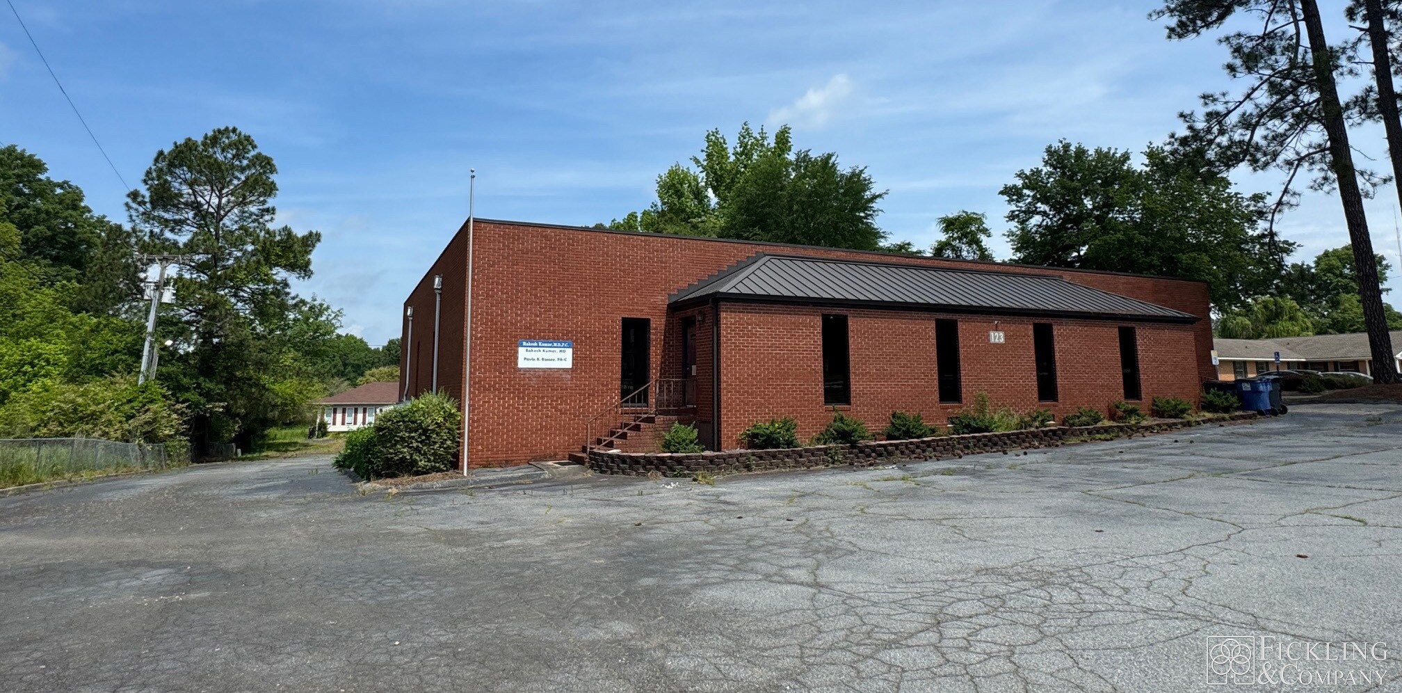 123 Sparta Hwy, Eatonton, GA to rent Building Photo- Image 1 of 13