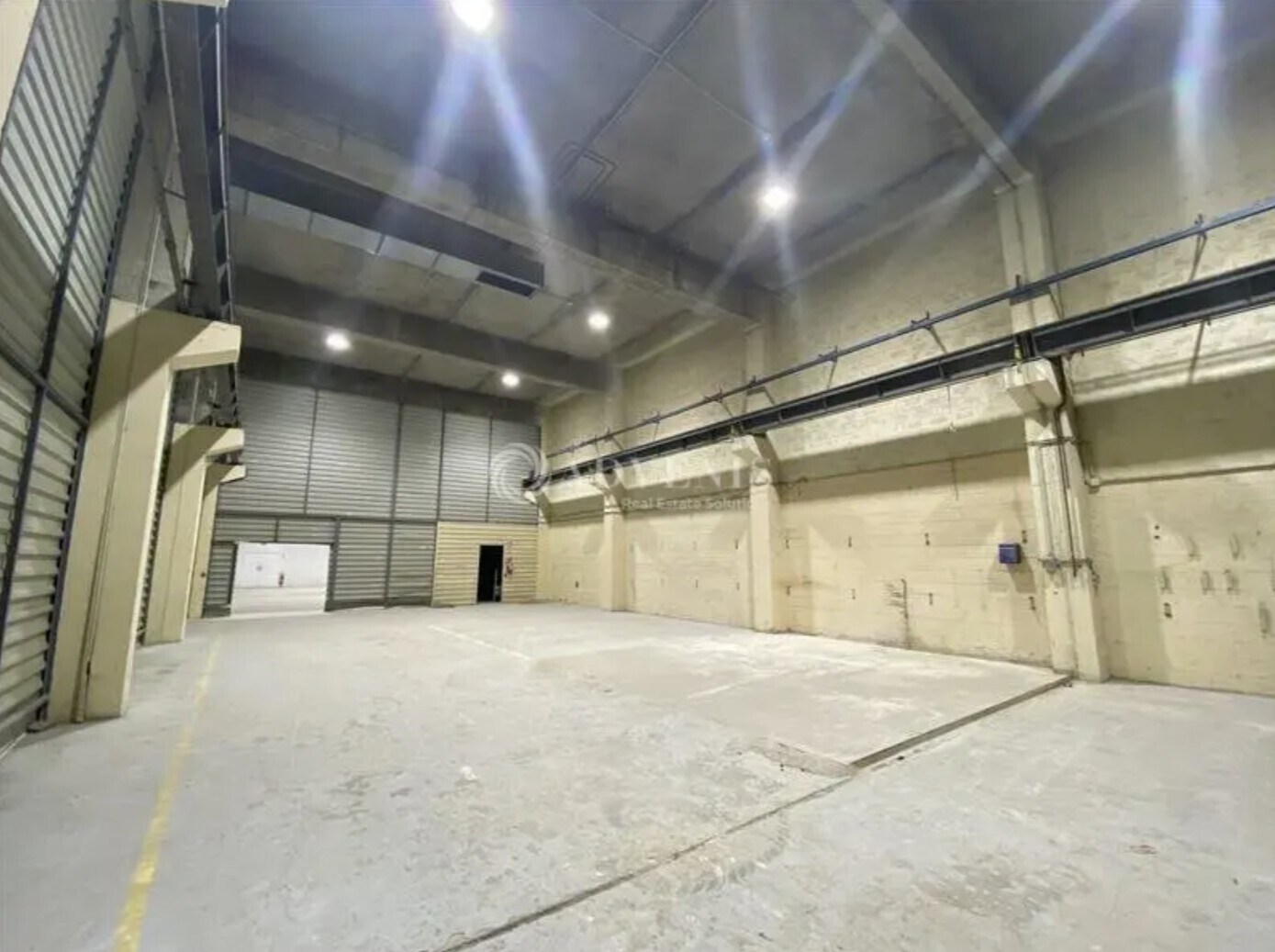Light Industrial in Bagnolet to rent Interior Photo- Image 1 of 5