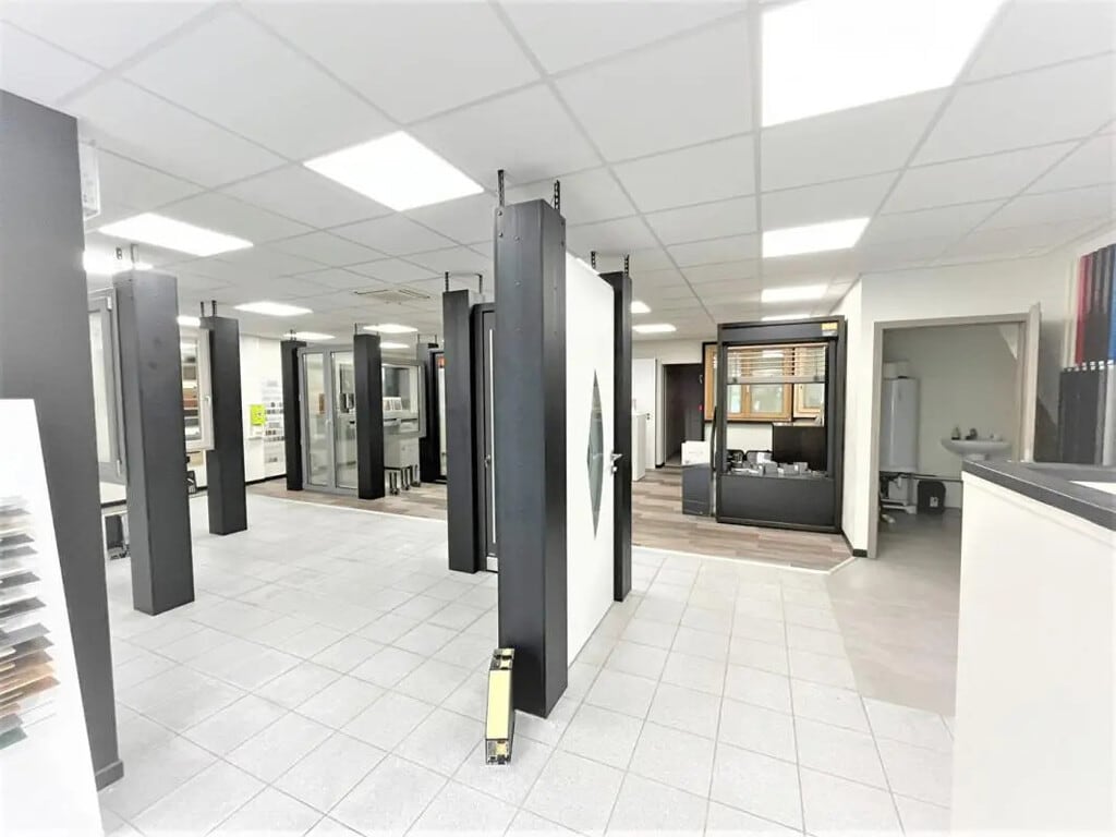 Location Commerce 518 m² - Photo 1