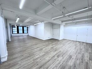 325 W 38th St, New York, NY for rent Interior Photo- Image 2 of 4