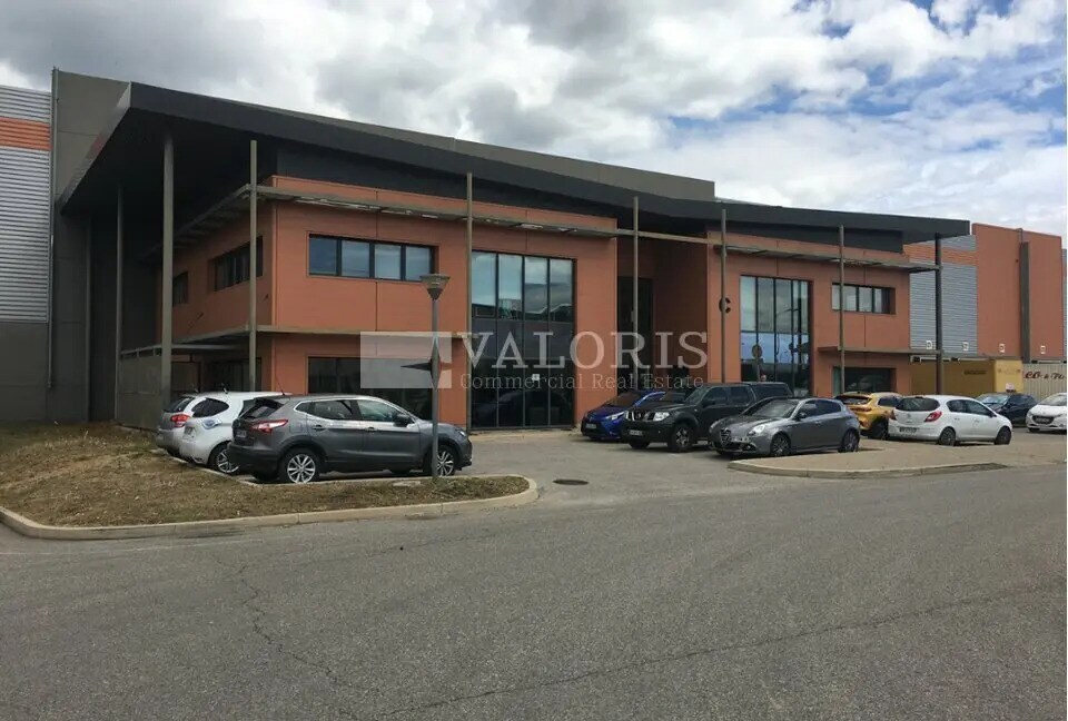 Location Entrepôt 5 531 m² - Photo 1