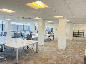 68-70 London Rd, Twickenham to rent Interior Photo- Image 2 of 8