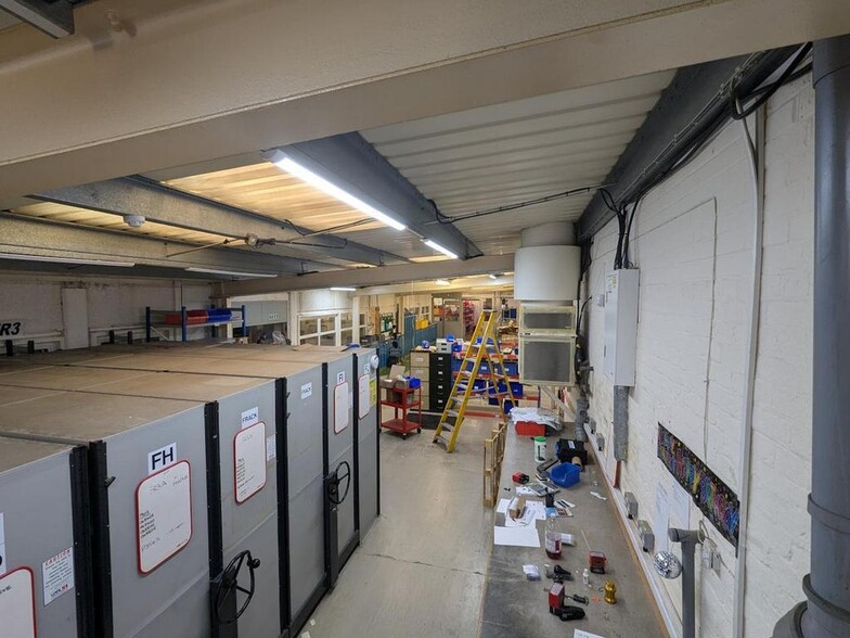 Tannery Ln, Guildford to rent - Building Photo - Image 3 of 6