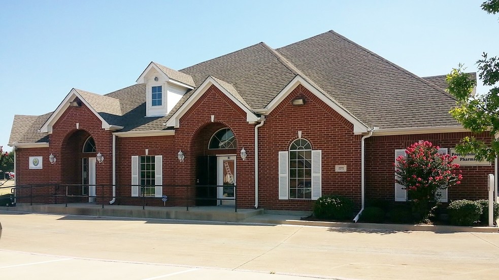 1005 York Dr, DeSoto, TX for sale - Primary Photo - Image 1 of 1