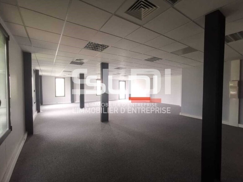 80 Rue Condorcet, Vaulx-Milieu to rent - Interior Photo - Image 2 of 7
