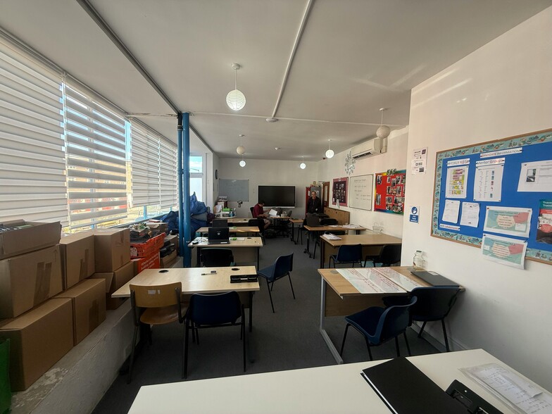 5-7 Preston Rd, Brighton to rent - Building Photo - Image 3 of 18