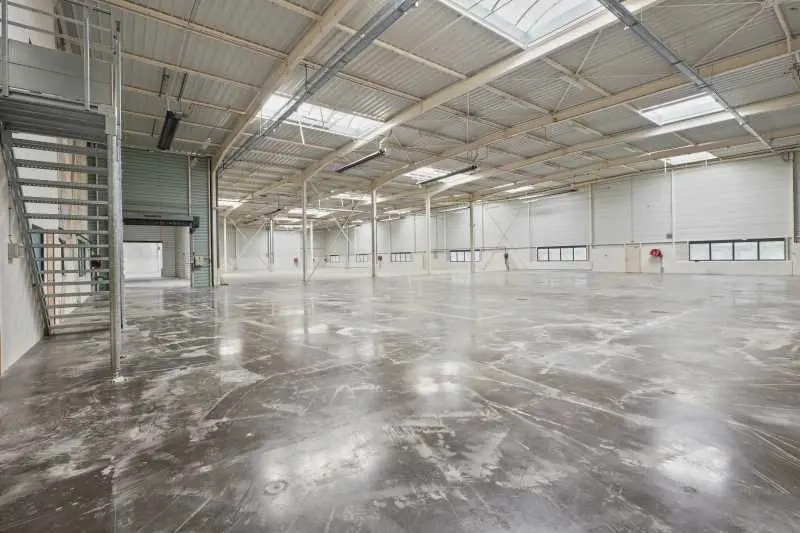 Light Industrial in Saint-Priest to rent Interior Photo- Image 1 of 7