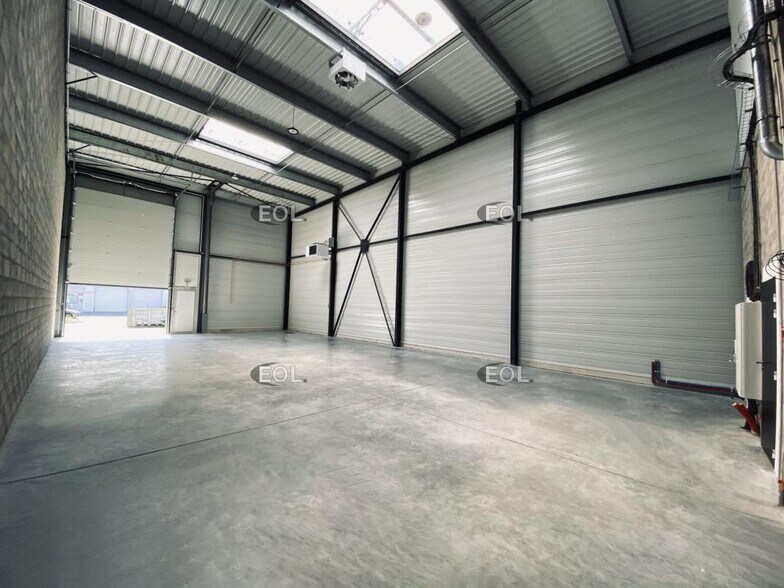 Light Industrial in Marignane for sale - Building Photo - Image 3 of 7