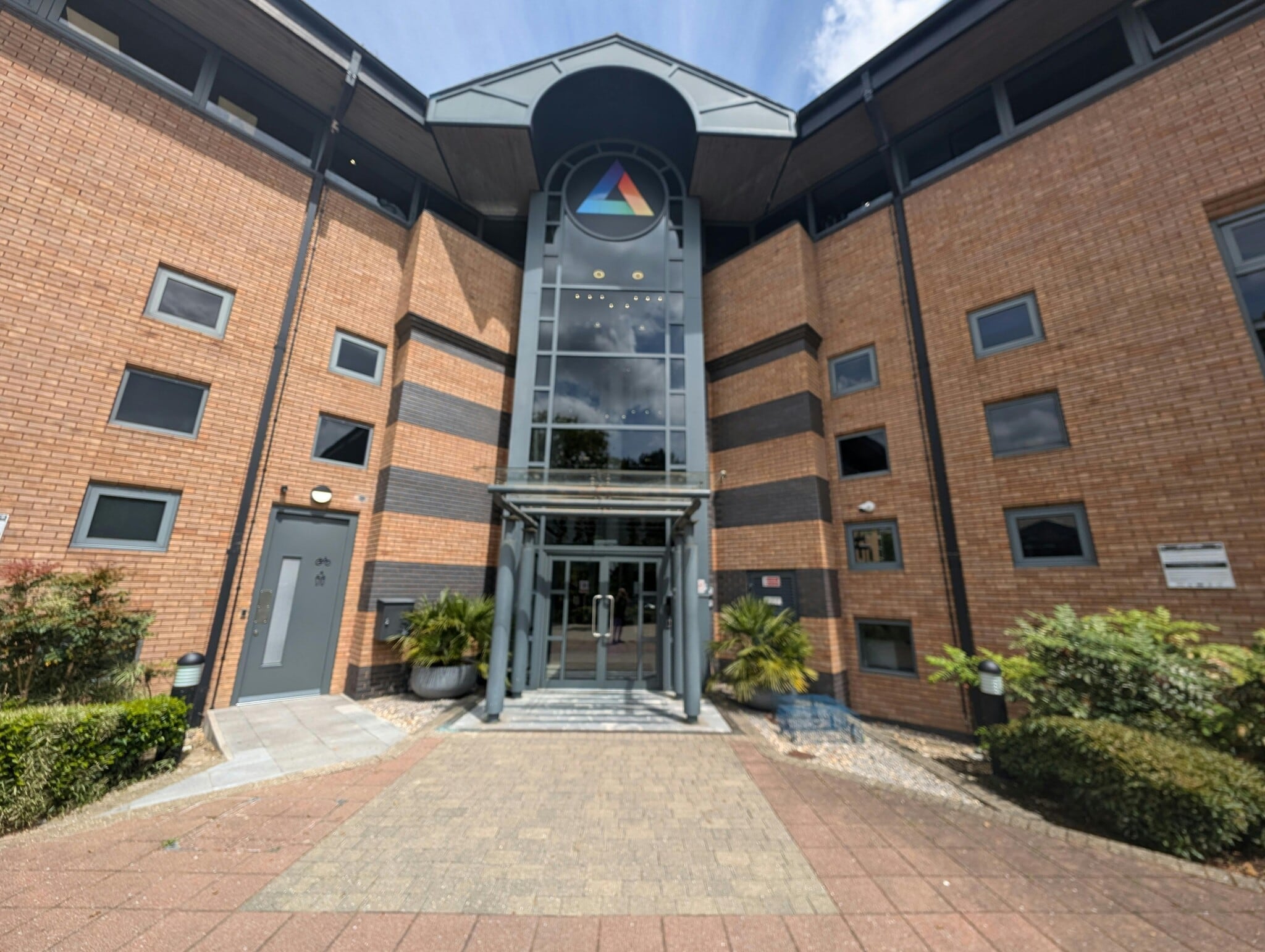 Parkway, Fareham to rent Building Photo- Image 1 of 20