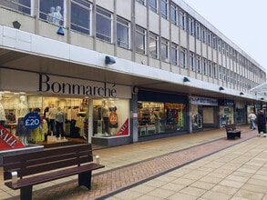 1-21 West Walk, Yate to rent Building Photo- Image 1 of 2