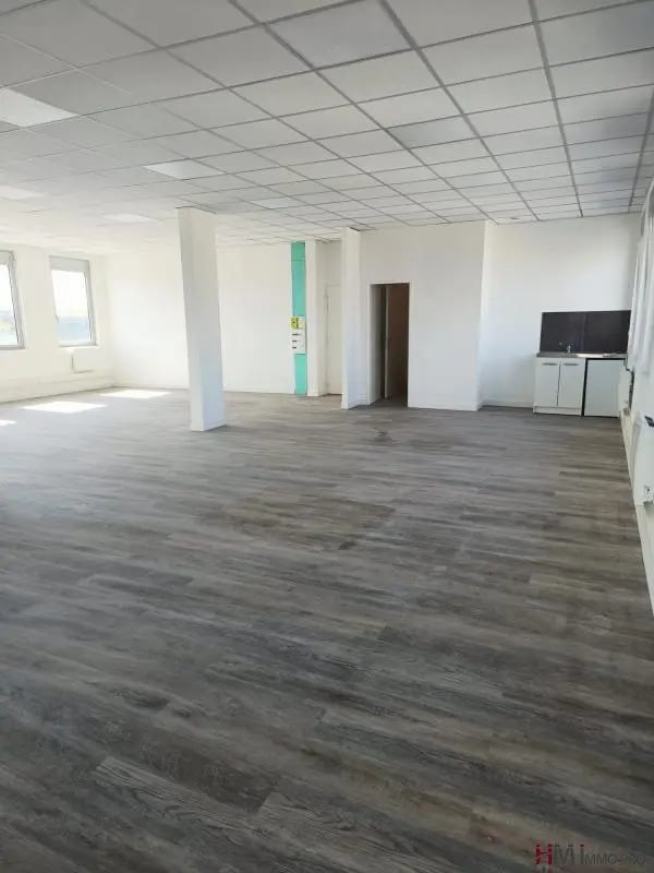 Location Bureaux 115 m² - Photo 1