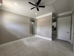 12410 Spring Cypress Rd, Tomball, TX to rent Interior Photo- Image 1 of 19