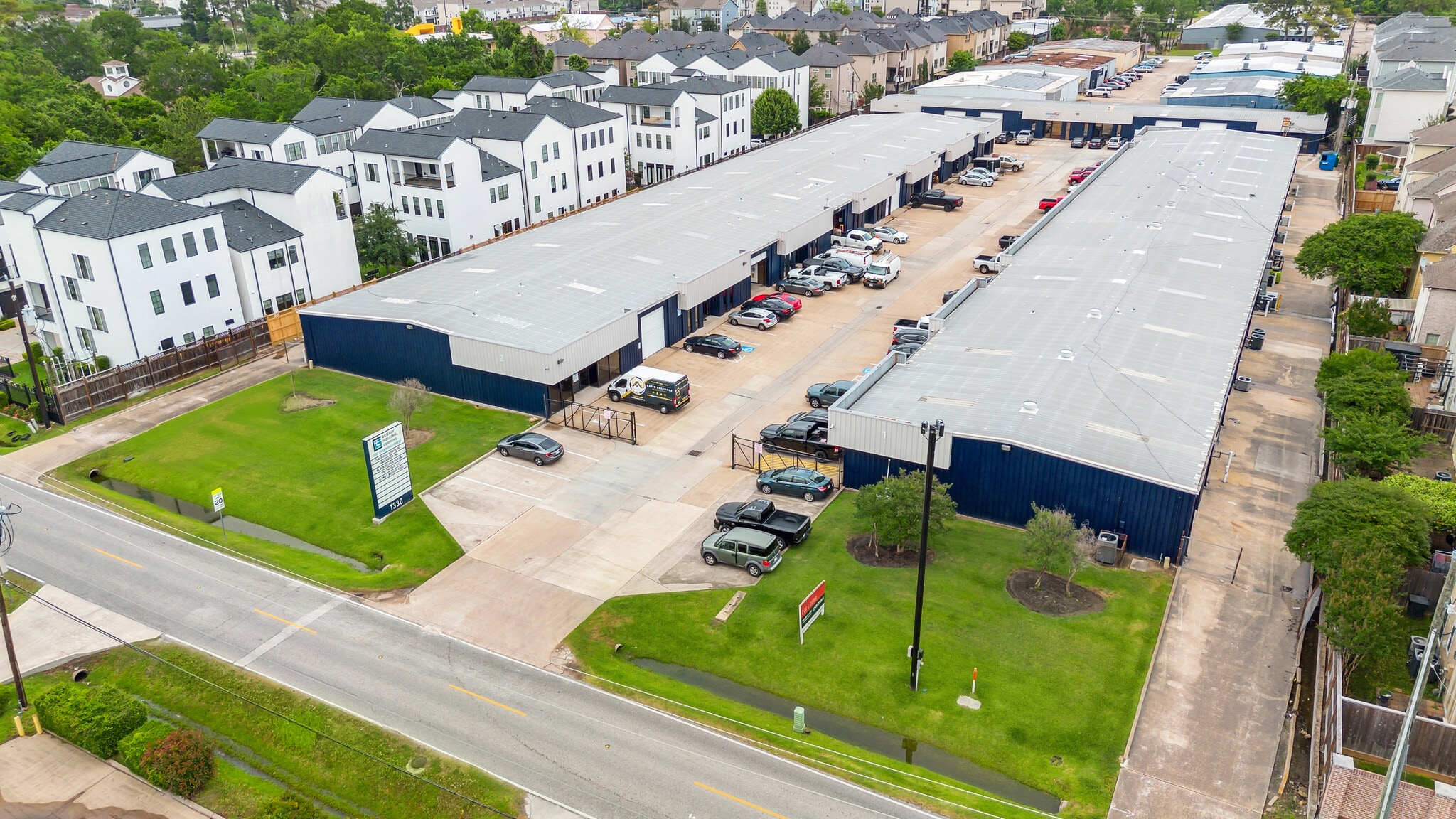 1330 Sherwood Forest St, Houston, TX to rent Building Photo- Image 1 of 6