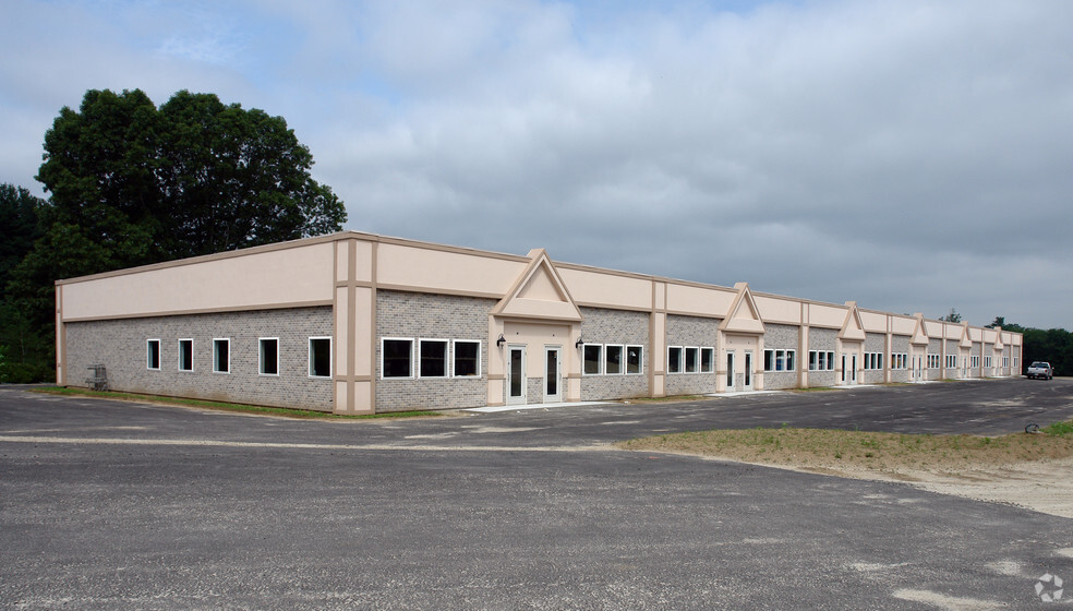 621 Pound Hill Rd, North Smithfield, RI for sale - Building Photo - Image 1 of 1