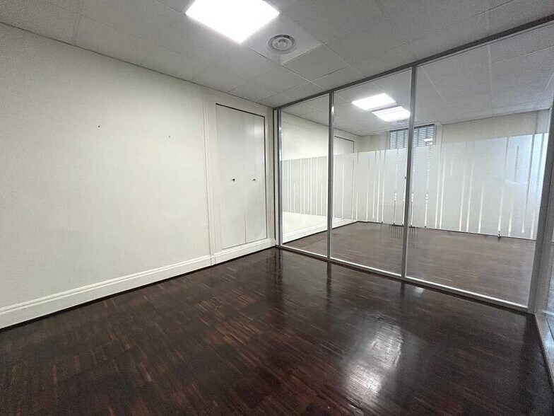Office in Lyon to rent - Interior Photo - Image 2 of 9