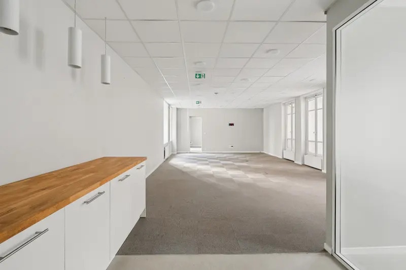 Location Bureaux 220 m² - Photo 1