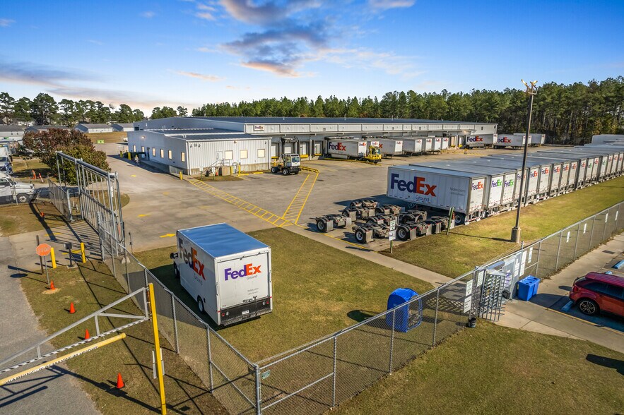 104 Midway Dr, Raeford, NC for sale - Building Photo - Image 1 of 1