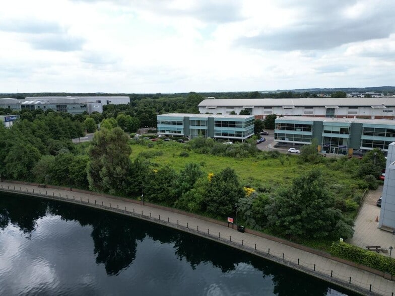 Lakeside Blvd, Doncaster to rent - Building Photo - Image 2 of 4