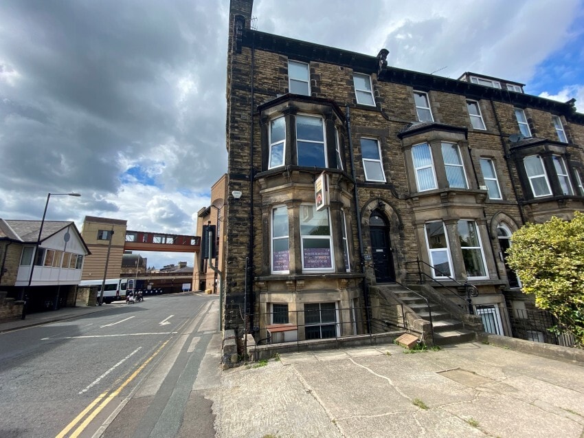 29 East Parade, Harrogate to rent Primary Photo- Image 1 of 3