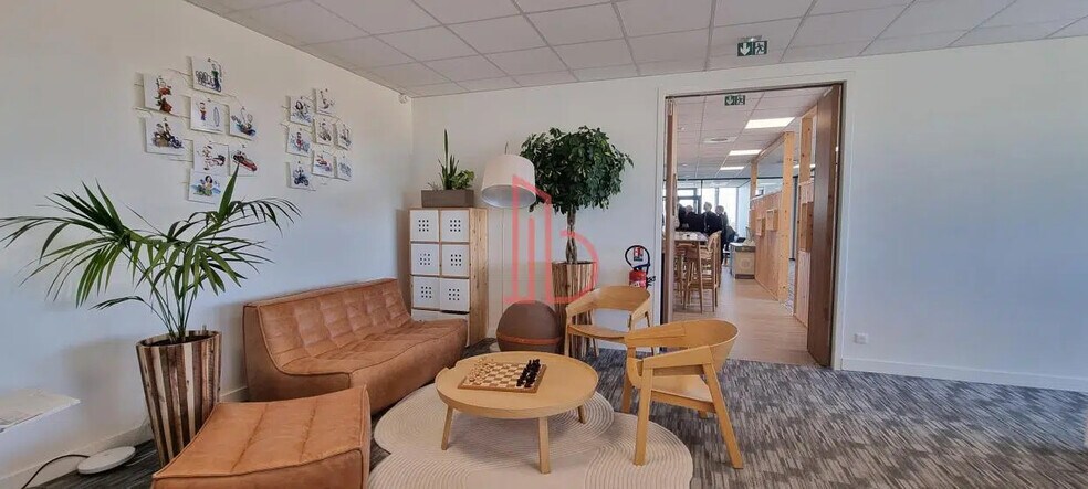 Office in Mérignac to rent - Interior Photo - Image 3 of 9