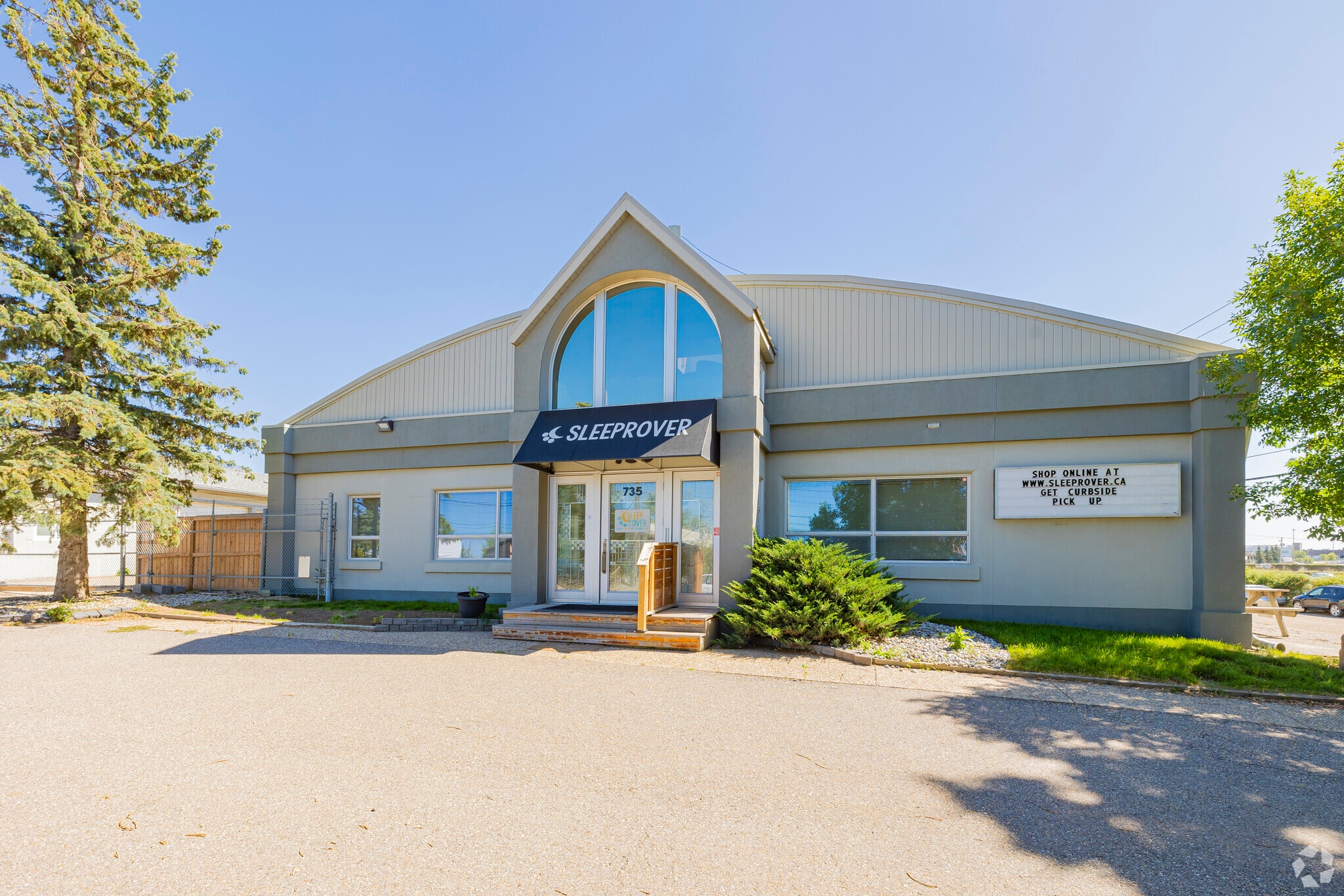 735 41st Ave NE, Calgary, AB for sale Primary Photo- Image 1 of 1