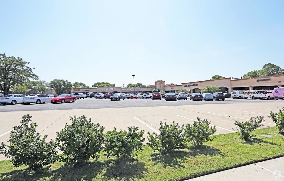 2700-2742 N O'Connor Rd, Irving, TX for rent - Building Photo - Image 2 of 10