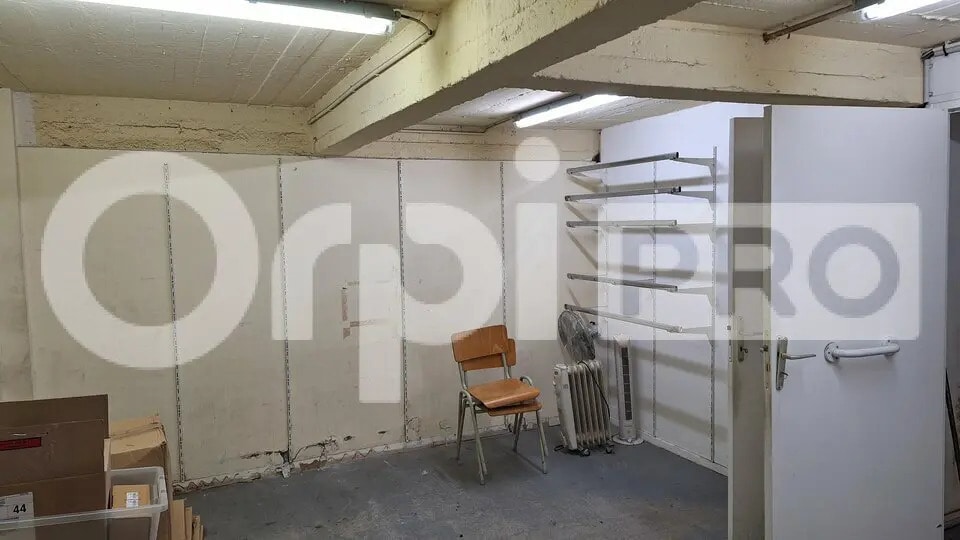 Location Commerce 135 m² - Photo 1