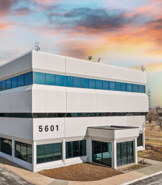 5601 N 103rd St, Omaha, NE for sale - Building Photo - Image 3 of 11