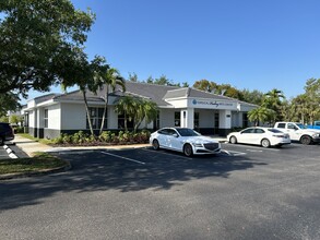 6150 Diamond Centre Ct, Fort Myers, FL for rent Building Photo- Image 1 of 7