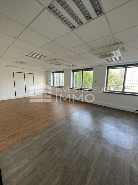 Office in Nanterre to rent - Interior Photo - Image 2 of 5