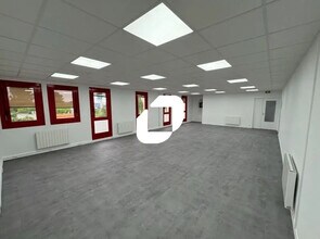 Light Industrial in Éragny to rent Interior Photo- Image 1 of 4