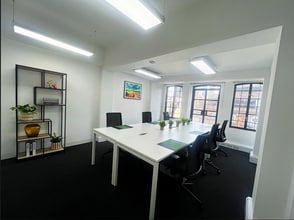 10 Whites Row, London to rent Interior Photo- Image 2 of 3